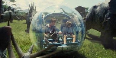 Jurassic-World-Gyrosphere-Ride-Ty-Simpkins-Nick-Robinson
